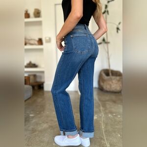 Judy Blue Campbell High Rise Center Seam Detail Straight Jeans